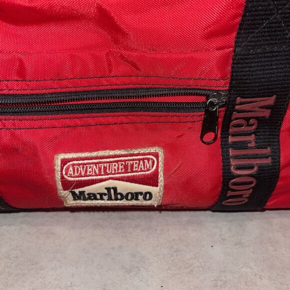 Vtg Marlboro Adventure Team Lizard Rock Insulated Cooler Duffel Bag Red 1992 - Picture 2 of 14